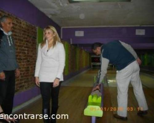 7428 10 Vení a jugar al Bowling con palos chicos o al pool en el OESTE