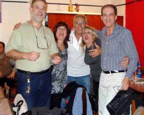 hay una mano rara ahi.... :Encuentro Grupal Suzyky y Raulide1941 festejan sus cumples en Viernesclub-Cladd!!!