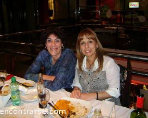 Adri y Maria Rosa!!! hermosassssssss.... me encantó verlas!!!! :Encuentro Grupal Cafecito ***Zona Norte***