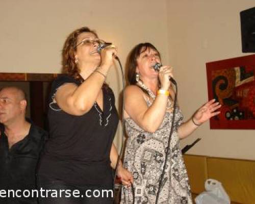 7852 8 Dos bellezas cantando!!!!