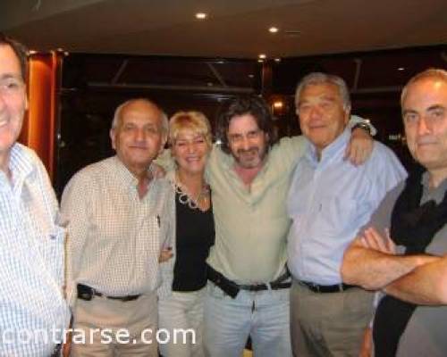 Abrazado con una REINA!!! :Encuentro Grupal Cafecito **Zona Norte**   CAFE DE LOS POETAS