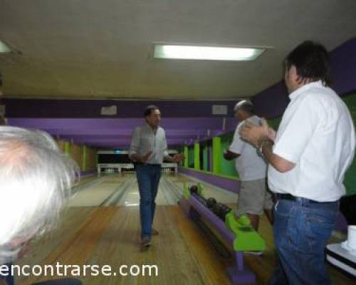 8075 10 Venite a el Oeste Intentamos jugar Bowling