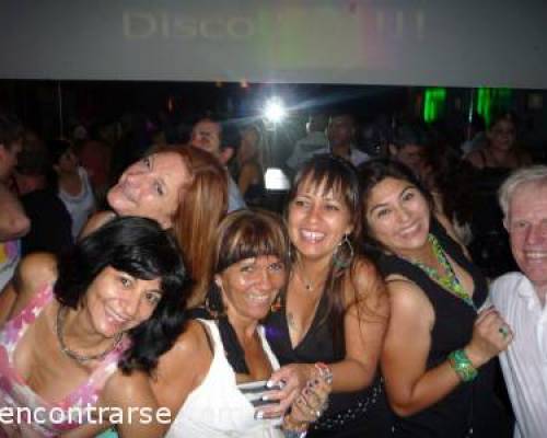 8165 30 BUENO CHICOS Y CHICAS EMPEZAMOS EL 2012 CON TODO EN DISCO SIX Y BAULANDO !!!!!