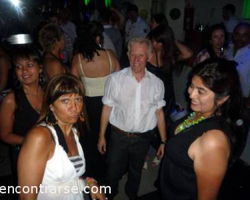 8165 33 BUENO CHICOS Y CHICAS EMPEZAMOS EL 2012 CON TODO EN DISCO SIX Y BAULANDO !!!!!