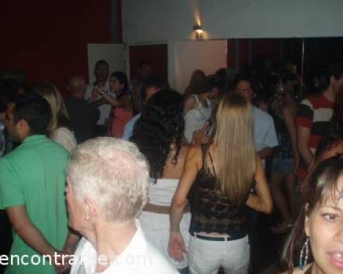 8165 5 BUENO CHICOS Y CHICAS EMPEZAMOS EL 2012 CON TODO EN DISCO SIX Y BAULANDO !!!!!