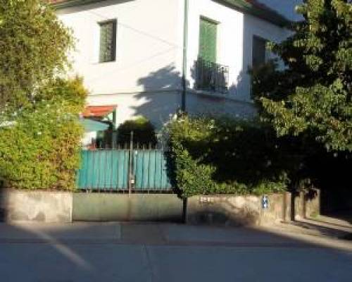 8112 17 VILLA DEVOTO POR LA JONES Un Jardín en Buenos Aires 