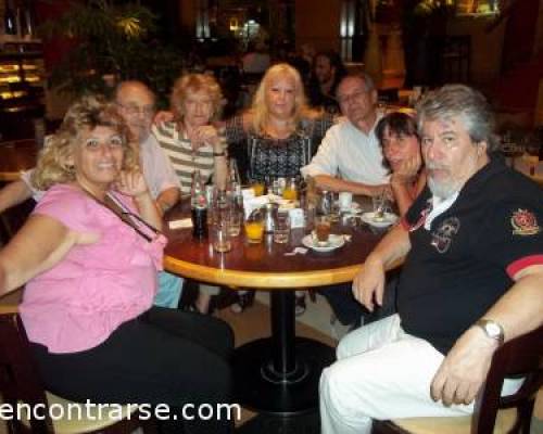8290 13 EL CAFE DE LOS GALANES- (Cafe Uno- Flores). 