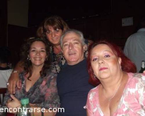 8344 42 APROVECHAMOS LA AUSENCIA DE ADRIANA Y HACEMOS CANTAR A DOS CABALLEROS. UNO MAS LINDO QUE EL OTRO Y DESPUES HACEMOS KARAOKE.