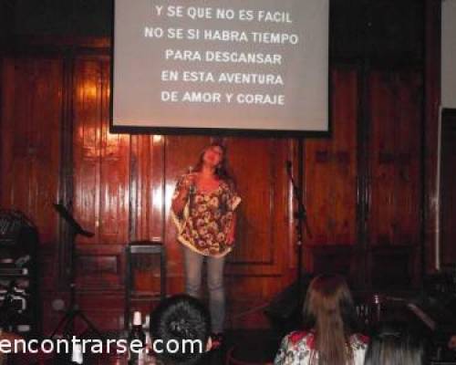 8344 43 APROVECHAMOS LA AUSENCIA DE ADRIANA Y HACEMOS CANTAR A DOS CABALLEROS. UNO MAS LINDO QUE EL OTRO Y DESPUES HACEMOS KARAOKE.