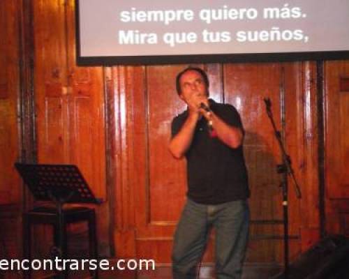 8344 57 APROVECHAMOS LA AUSENCIA DE ADRIANA Y HACEMOS CANTAR A DOS CABALLEROS. UNO MAS LINDO QUE EL OTRO Y DESPUES HACEMOS KARAOKE.