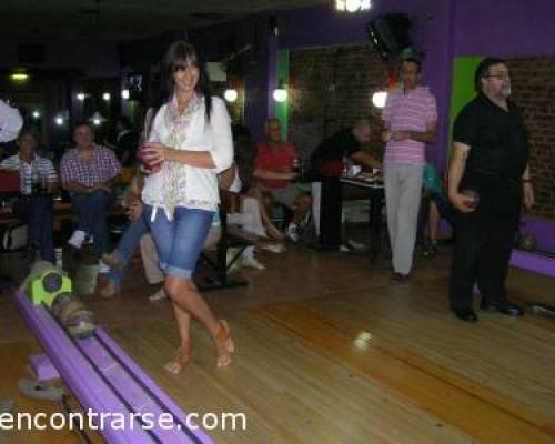 8404 10 EN EL OESTE LOS VIERNES JUGAMOS BOWLING Y POOL