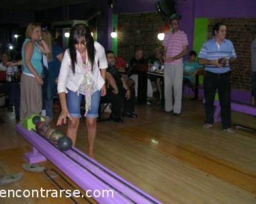 8404 4 EN EL OESTE LOS VIERNES JUGAMOS BOWLING Y POOL