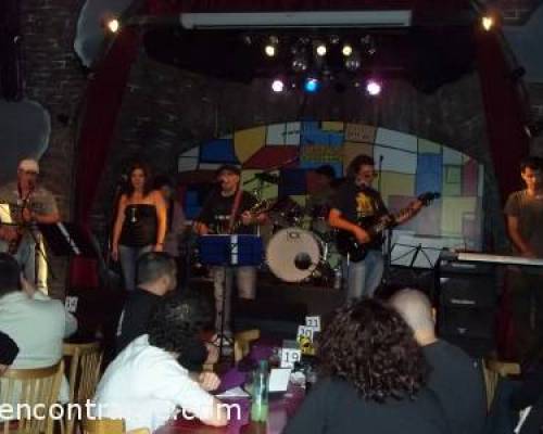 8483 3 NocHe EntrE AmIgoS y BLues-GALLO ROJO-