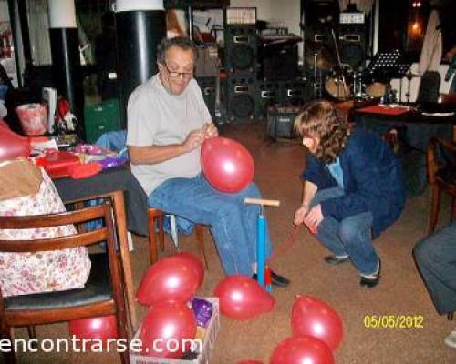 ahhh esto si me mato!!! Pope trabaja sentado jajajaja guarda hernia Pope!!! :Encuentro Grupal La Solidaridad de Gala y al Rojo Vivo!!!