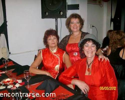 jajajaja que caradura! perdon chicas les arruine la foto! jaja  :Encuentro Grupal La Solidaridad de Gala y al Rojo Vivo!!!