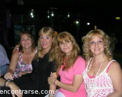 8507 11 EN EL OESTE LOS VIERNES JUGAMOS BOWLING Y POOL