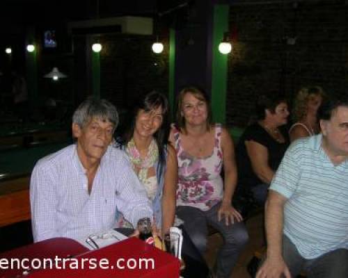 8507 6 EN EL OESTE LOS VIERNES JUGAMOS BOWLING Y POOL