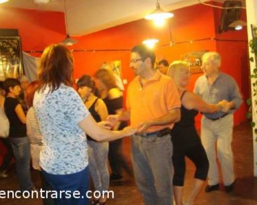 8615 11 Aun en feriado, siguen las clases de ritmos latinos y rock, dictadas por Moni2006!!! 