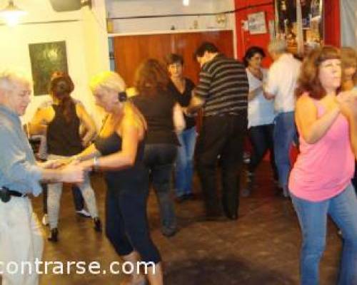 8615 12 Aun en feriado, siguen las clases de ritmos latinos y rock, dictadas por Moni2006!!! 