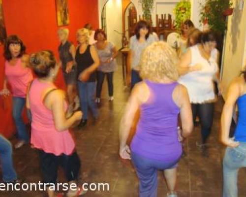 8615 18 Aun en feriado, siguen las clases de ritmos latinos y rock, dictadas por Moni2006!!! 