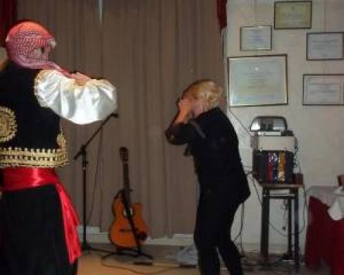 8653 42 CENA SHOW GRIEGO ARMENIO EN ANUSH DE FLORES 