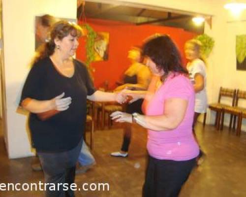 8666 8 Siguen las clases de ritmos latinos y rock, dictadas por Moni2006