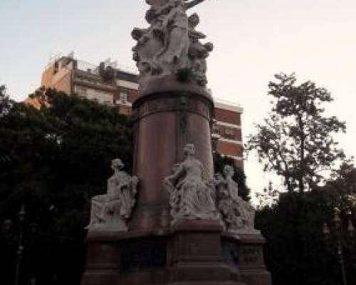 8716 10 CURIOSIDADES DE LOS MONUMENTOS-DE RECOLETA A PALERMO -POR LA JONES