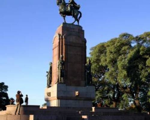 8716 23 CURIOSIDADES DE LOS MONUMENTOS-DE RECOLETA A PALERMO -POR LA JONES