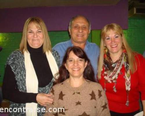 8877 5 EN EL OESTE LOS VIERNES JUGAMOS BOWLING Y POOL