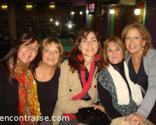 8877 7 EN EL OESTE LOS VIERNES JUGAMOS BOWLING Y POOL