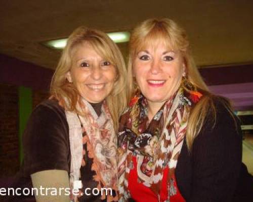 8877 9 EN EL OESTE LOS VIERNES JUGAMOS BOWLING Y POOL