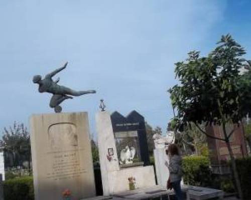 8953 13 CEMENTERIO DE LA CHACARITA -ESTRENO -POR LA JONES