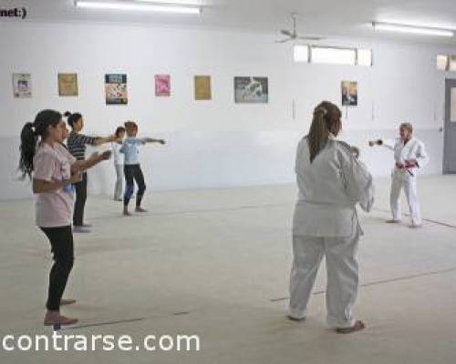 8968 2 DEFENSA PERSONAL FEMENINA (TAMBIEN VARONES) - ¡TERCERA CLASE!