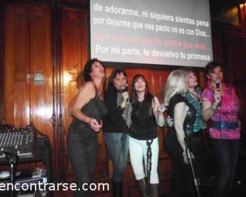 9064 28 ADOSAMOS AL KARAOKE EL CUMPLEAÑOS 