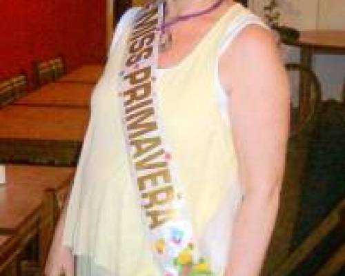 Miss Primavera 2011, tempranito esperaba para recibir a todos, preparándose para coronar a la nueva Miss!!! :Encuentro Grupal Elección de MISS Y MISTER PRIMAVERA en el Club de Los Viernes!!!