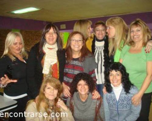 9124 1 EN EL OESTE LOS VIERNES JUGAMOS BOWLING Y POOL