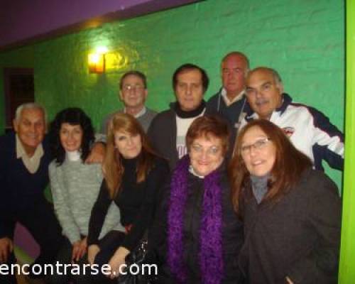 9164 1 EN EL OESTE LOS VIERNES JUGAMOS BOWLING Y POOL