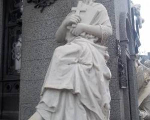 9175 2 CEMENTERIO DE LA RECOLETA POR LA JONES 