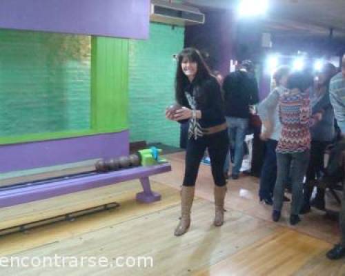 9254 3 EN EL OESTE LOS VIERNES JUGAMOS BOWLING Y POOL