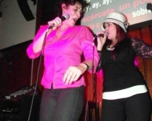 9307 40 A PEDIDO DEL PUBLICO CANTANTE Y DIVERTIDA KARAOKE