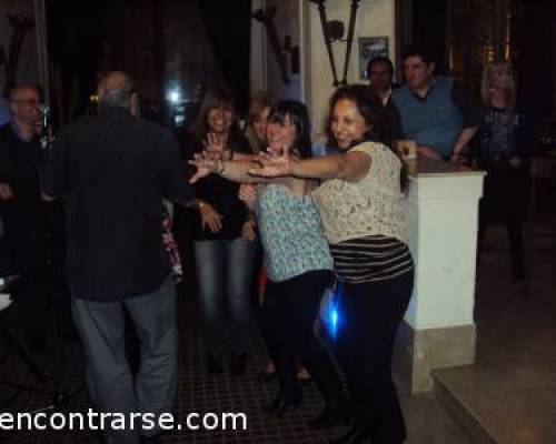 bailongo a full :Encuentro Grupal CENA-SHOW-KARAOKE-BAILE