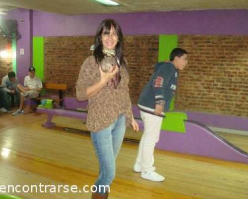 9371 12 EN EL OESTE LOS VIERNES JUGAMOS BOWLING Y POOL