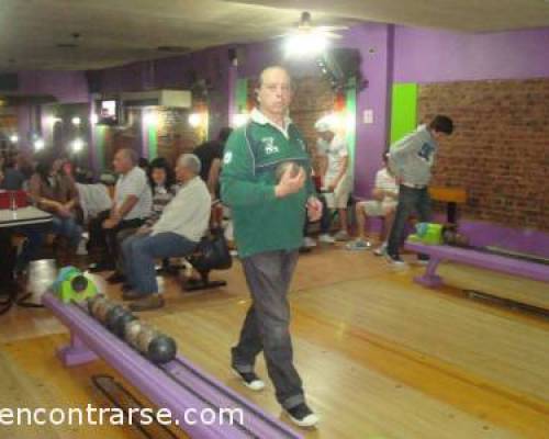 9371 13 EN EL OESTE LOS VIERNES JUGAMOS BOWLING Y POOL