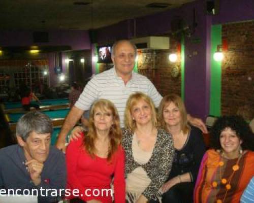 9371 2 EN EL OESTE LOS VIERNES JUGAMOS BOWLING Y POOL