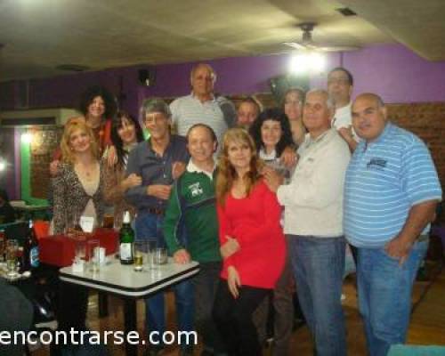 9371 31 EN EL OESTE LOS VIERNES JUGAMOS BOWLING Y POOL