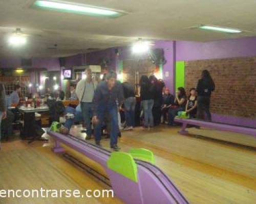 9371 7 EN EL OESTE LOS VIERNES JUGAMOS BOWLING Y POOL