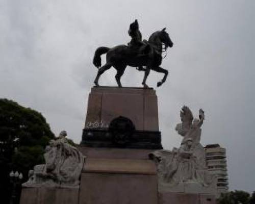 9506 12 CURIOSIDADES DE LOS MONUMENTOS-DE RECOLETA A PALERMO -POR LA JONES 