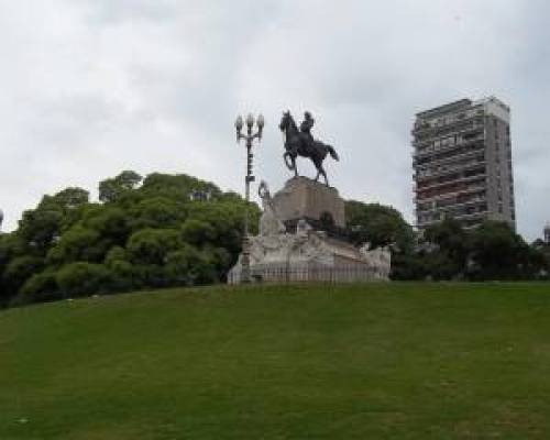 9506 14 CURIOSIDADES DE LOS MONUMENTOS-DE RECOLETA A PALERMO -POR LA JONES 