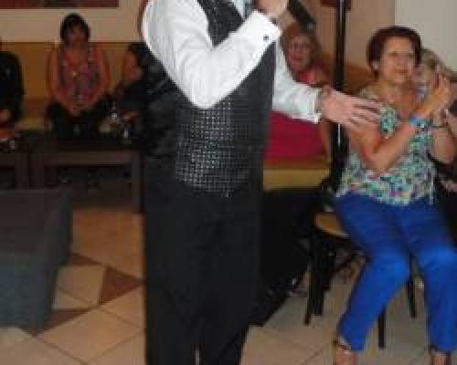 Grande ... Lito.... muy buen anfitrión....!!! :Encuentro Grupal CENA-SHOW-KARAOKE-BAILE