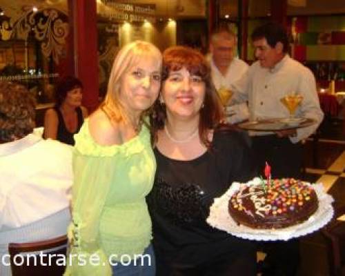 con su torta en la mano!!! :Encuentro Grupal Cafecito **Zona Norte** FESTEJAMOS LOS CUMPLEAÑOS DE BETITA - BIONDINA - ALEFATAL Y VICE